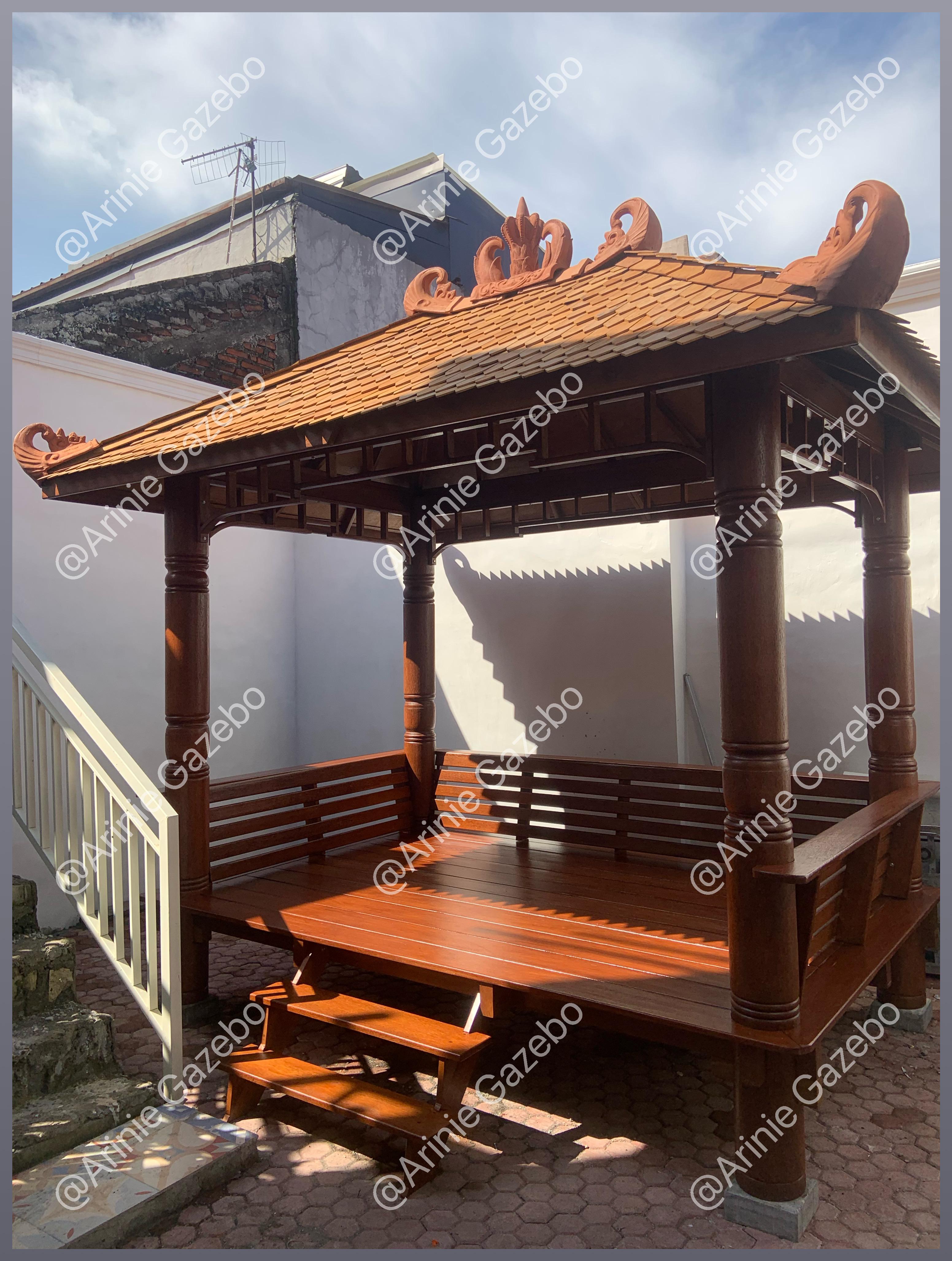 Pengrajin Gazebo Kayu Simple di Batu