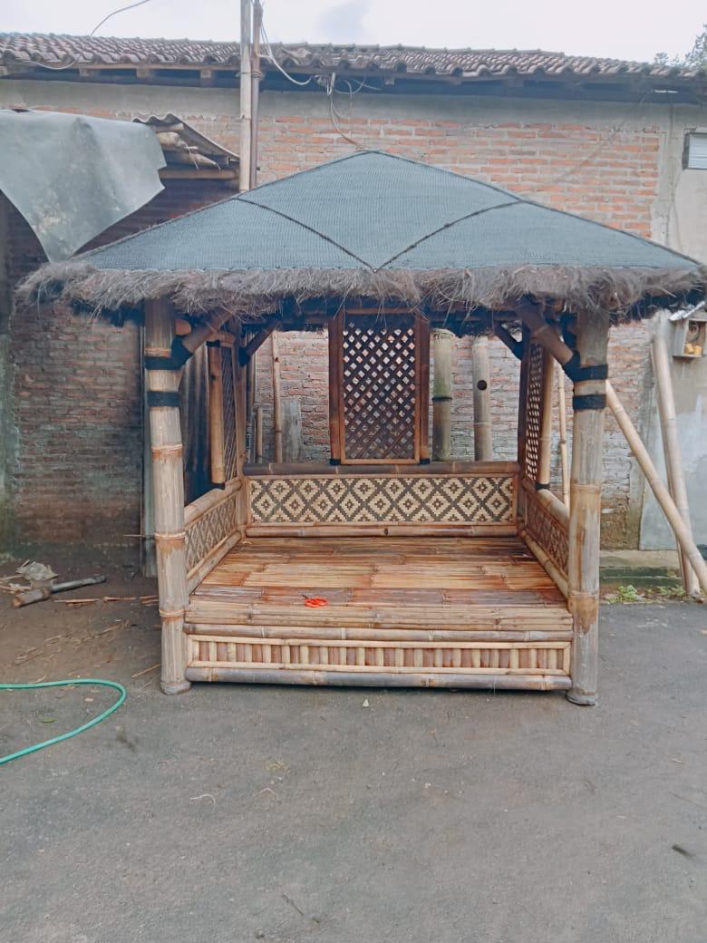 Gazebo Bambu Sederhana di Blora