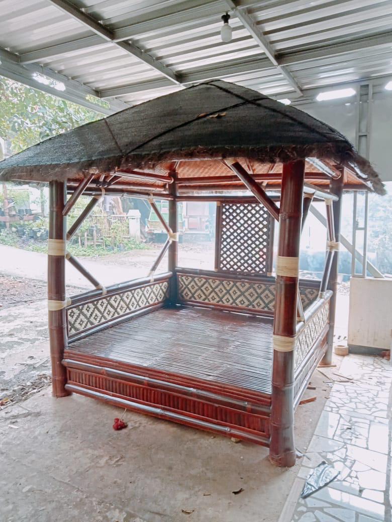 Gazebo Bambu Dan Taman di Demak