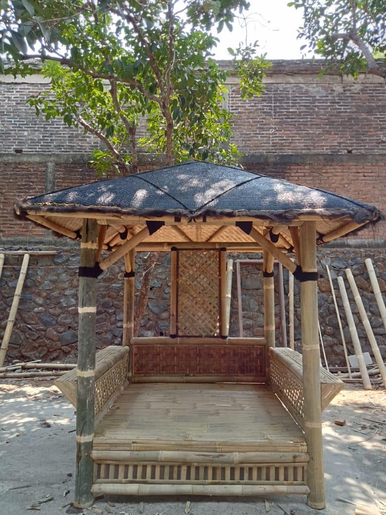 Jual Saung Gazebo Bambu Segitiga di Pandeglang